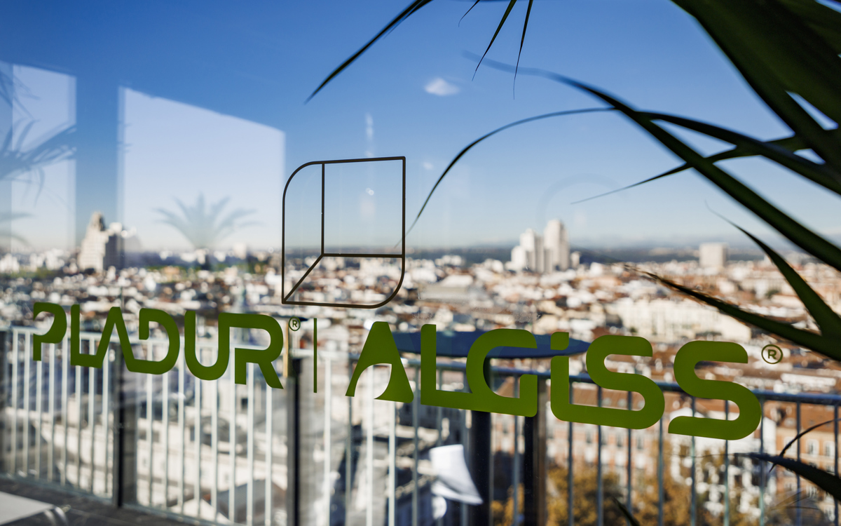Pladur® celebra la certificación NS de AENOR en la sede del Club Financiero de Génova