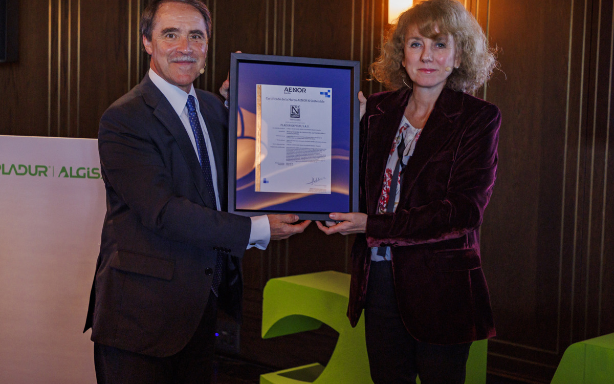Pladur® se convierte en la primera empresa del sector del yeso en recibir la certificación NS de AENOR